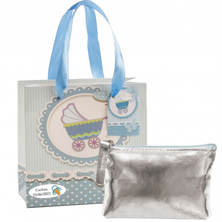 Bolsa prateada apresentada em bolsa com adesivo personalizado para batizado de menino