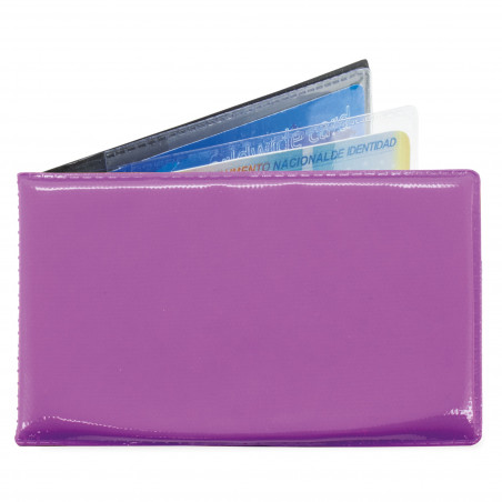 Porta cartões feminino na cor lilás apresentado em bolsa transparente com adesivo de imagem