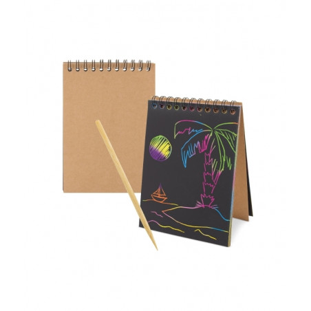 Caderno scrapy para desenhar em multicolor apresentado para comunhão com adesivo de menina
