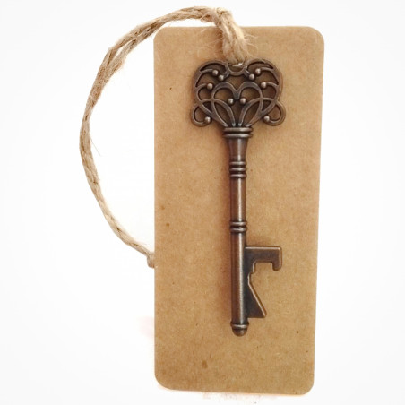 Chaveiro abridor vintage em forma de chave e cartão kraft