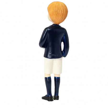 Figura de menino de comunhão com shorts