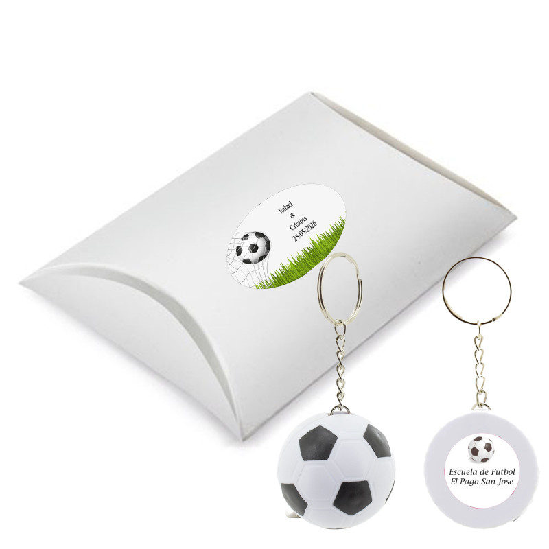 Chaveiro personalizado com design de futebol e medidor apresentado em caixa