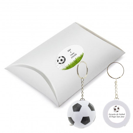 Porta chaves com medidor em forma de bola de futebol personalizada apresentado em caixa