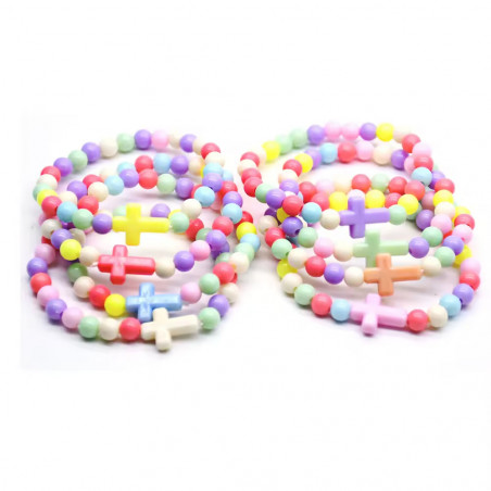 Pulseira de contas coloridas para meninas com uma cruz