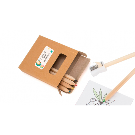 Lápis de cor com folhas para colorir em uma caixa com adesivo personalizado para aniversários infantis