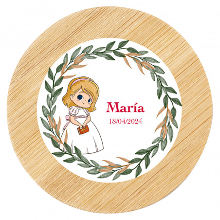 Espelho redondo de madeira com adesivo personalizado de comunhão de menina em uma bolsa de pano para presentear.