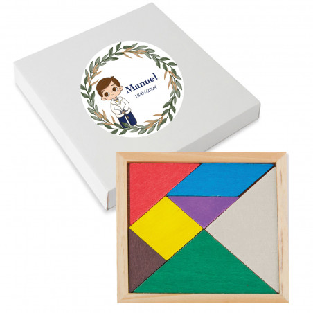 Tangram de madeira com caixa e adesivo de comunhão de menino