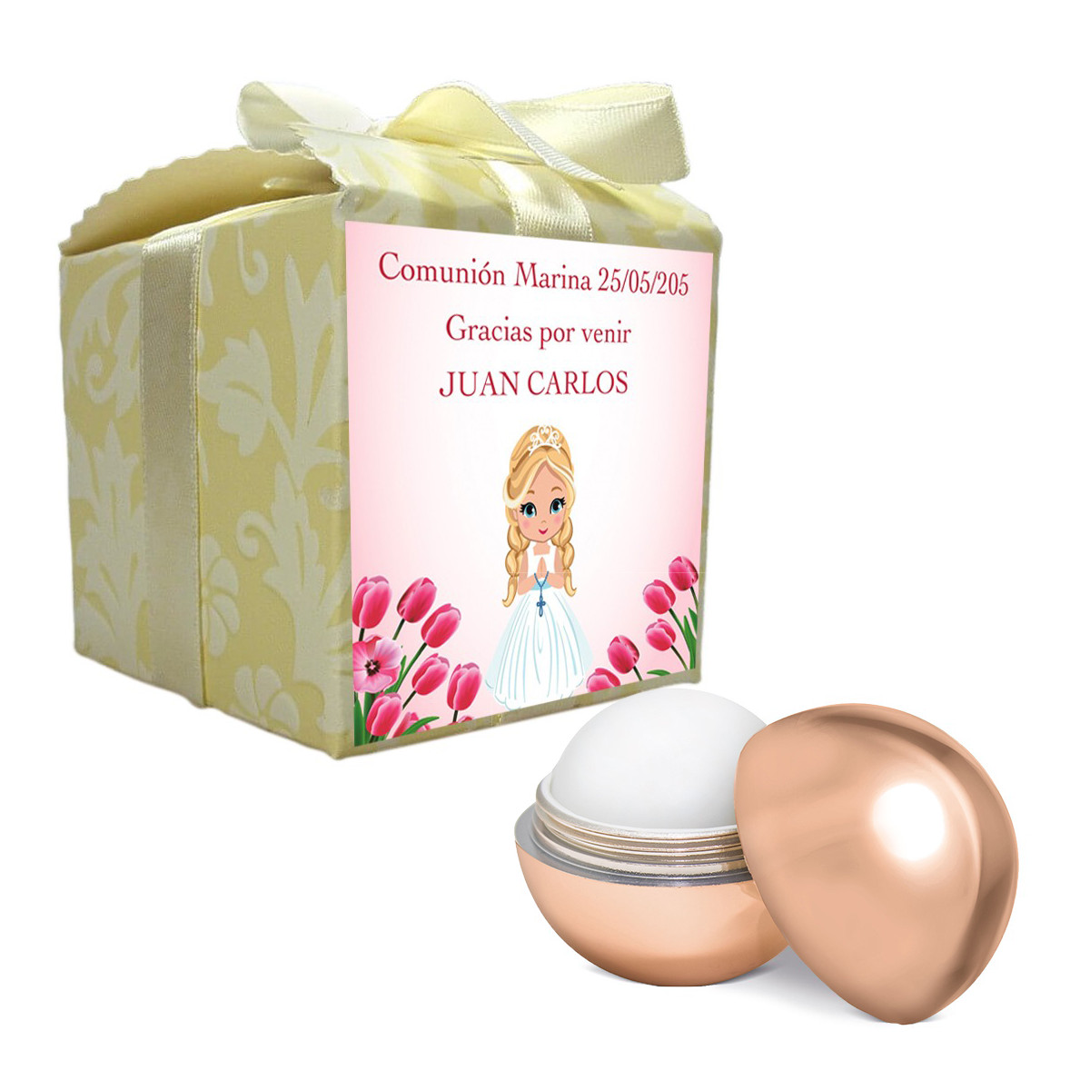 Bálsamo labial rosa apresentado em caixa com adesivo de comunhão personalizado com o nome da convidada