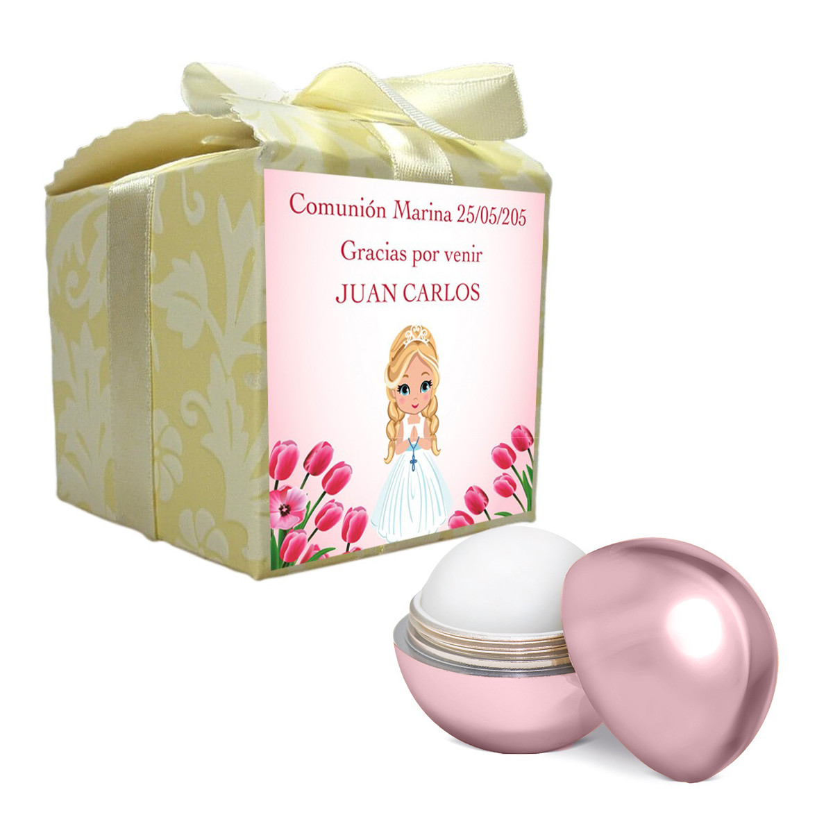 Protetor labial rosa apresentado em caixa com adesivo de comunhão personalizado com o nome do convidado.
