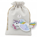 Avião de papelão em formato de unicórnio em uma sacola de pano com um adesivo personalizado