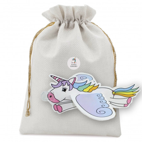 Avião de papelão em formato de unicórnio em uma sacola de pano com um adesivo personalizado