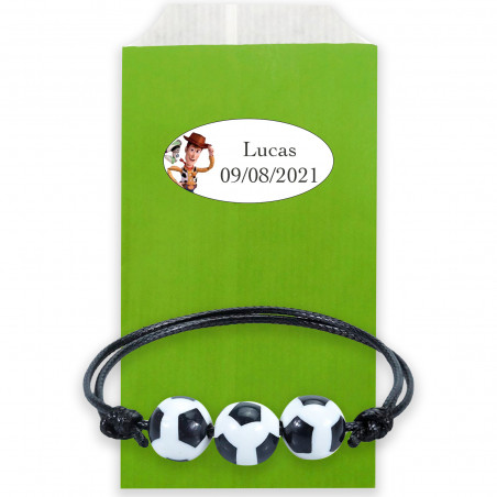 Pulseira de futebol em envelope com detalhes adesivos personalizados aniversário