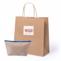 Necessaire em bolsa kraft com adesivo personalizado para detalhes do Dia das Mães