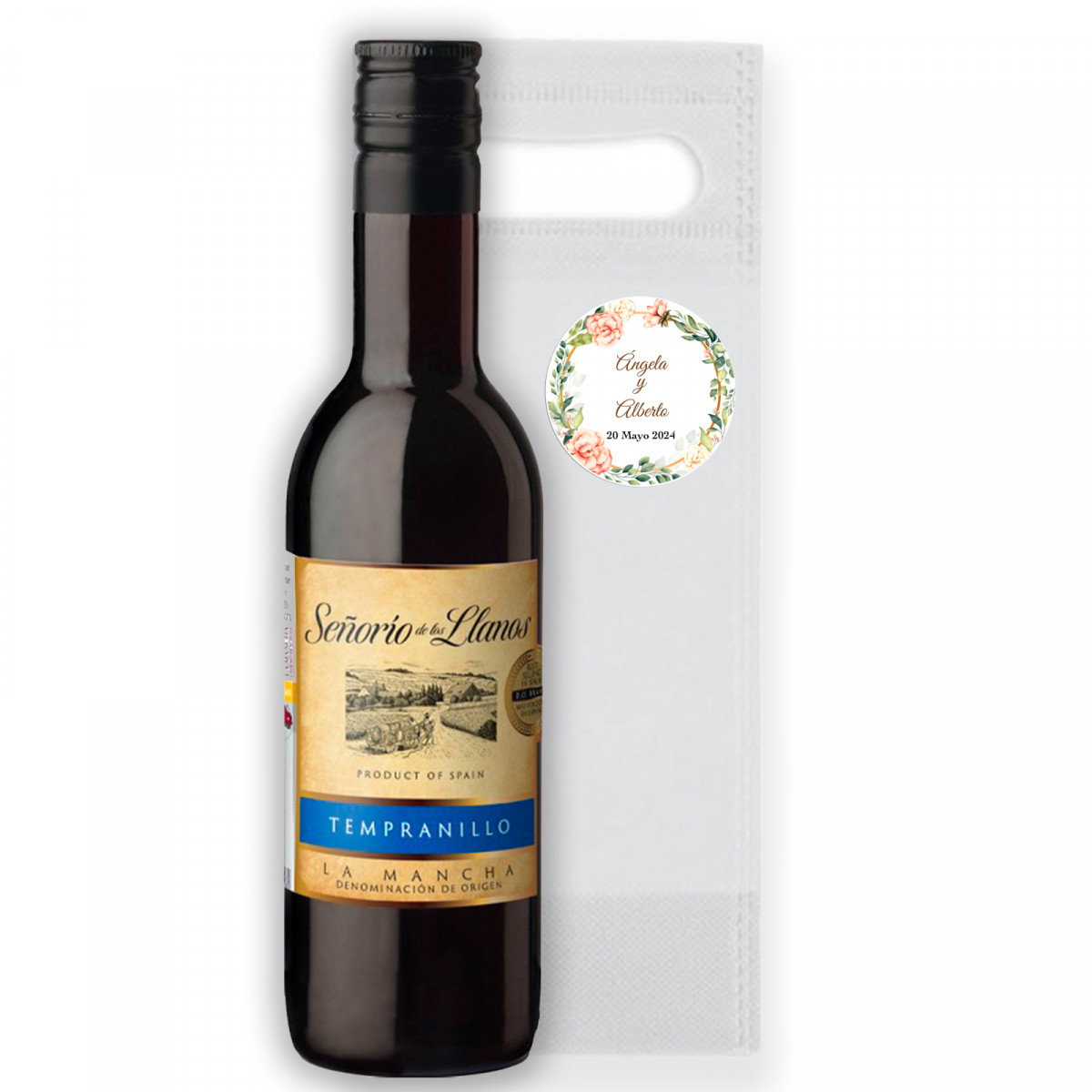 Vinho tinto em uma sacola com um adesivo personalizado para lembrancinhas de casamento para amigos