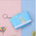 Carteira azul com design de Sumikko Gurashi, encantadora e funcional para o uso diário
