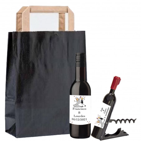 Garrafa de vinho personalizada com saca-rolhas personalizado apresentada em saco kraft preto