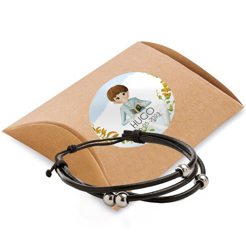 Pulseira de couro com enfeites em caixa kraft personalizada