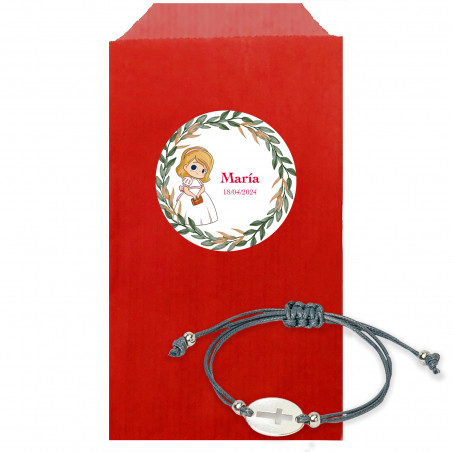 Pulseira de cordão com pingente de cruz em envelope com adesivo de comunhão personalizado para meninas.