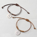 Pulseira de anjo com cartão personalizado em saquinho de pano para lembrancinhas de batizado