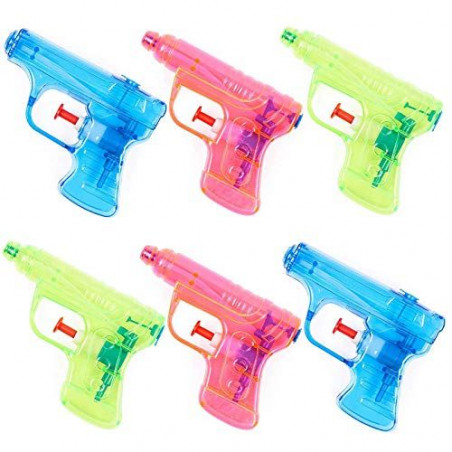 Pistola de água infantil em uma sacola de presente e adesivo personalizado