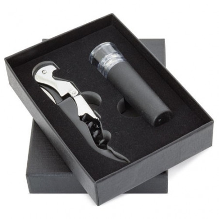 Rolha de vinho com bomba de vácuo e abridor de garrafas apresentado em caixa preta com adesivo de casamento personalizado.