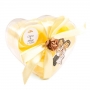 Sabonetes de casamento personalizados em formato de rosas com adesivos para noivos