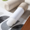 Bálsamo labial em bastão personalizado com bolsa rústica para casamentos