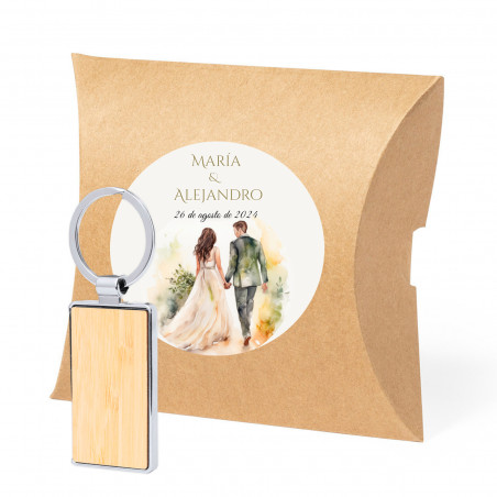 Chaveiro de bambu em envelope kraft personalizado para lembrancinhas de casamento