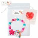 Pulseira de unicórnio com pirulito em uma bolsa de organza personalizada para detalhes