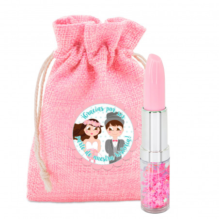 Caneta batom em bolsa de pano rosa com adesivo personalizado para detalhes
