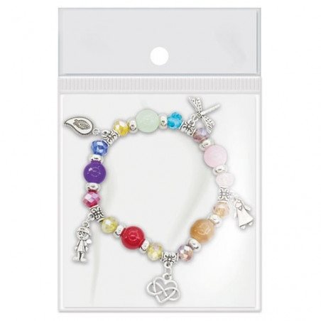 Pulseira com contas coloridas e charms em bolsa de tecido rosa e adesivo especial para batizado