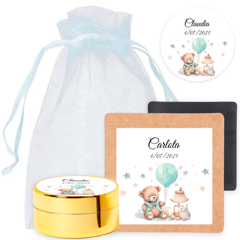 Protetor labial e ímã personalizados em uma bolsa de organza para lembrancinhas de batizado