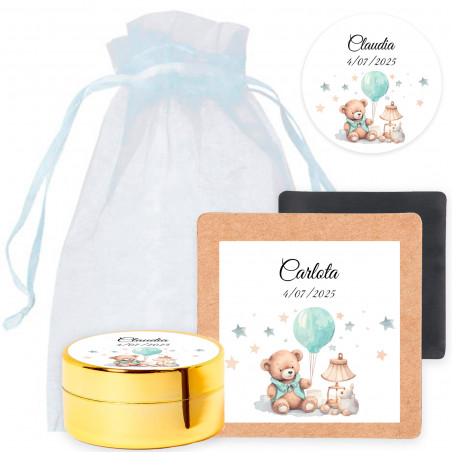Protetor labial e ímã personalizados em uma bolsa de organza para lembrancinhas de batizado
