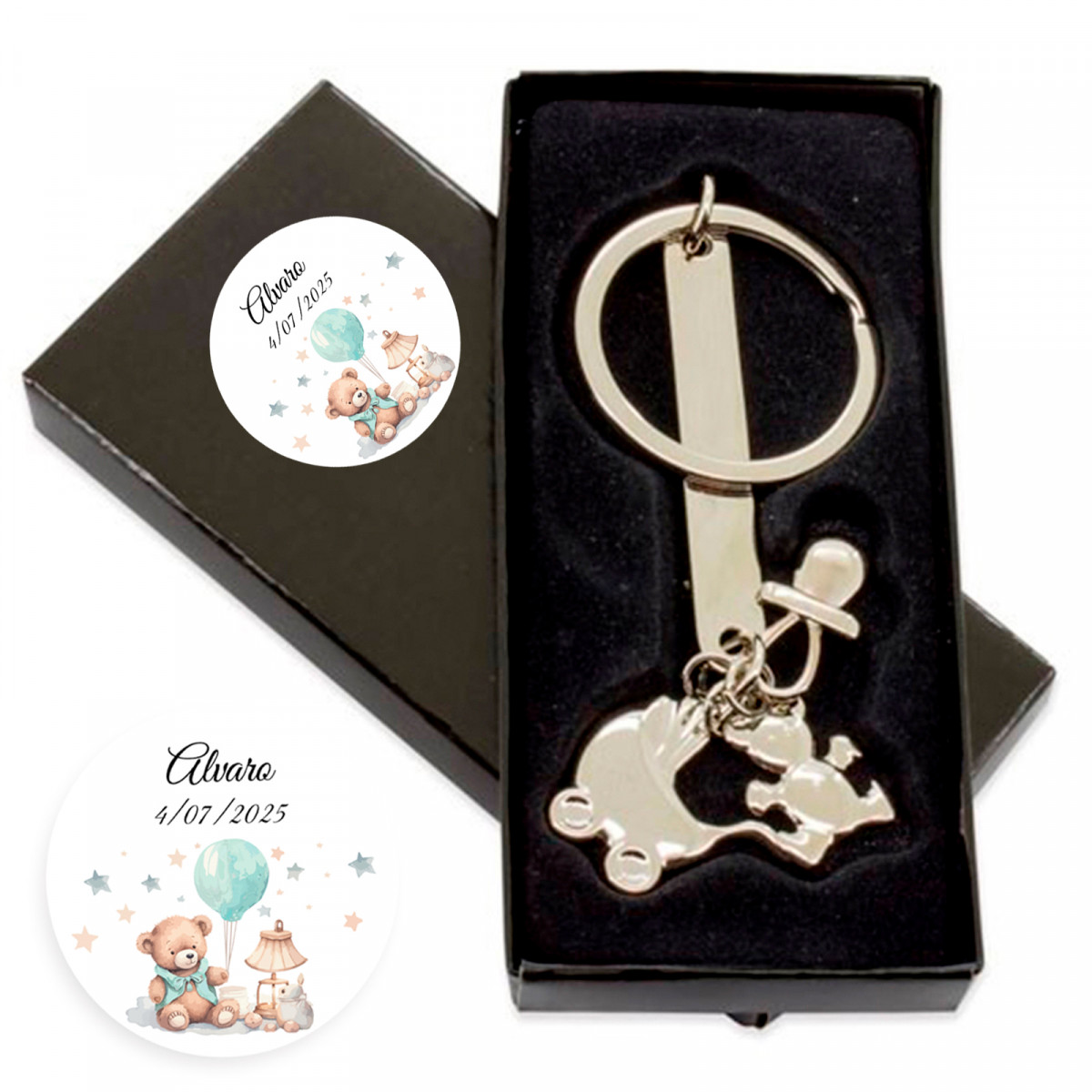 Chaveiro em caixa com adesivo personalizado para detalhes de batizado