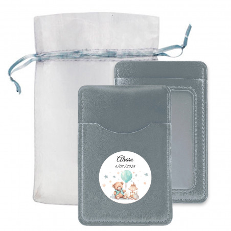 Porta-cartões personalizado em prata em saquinho de organza para lembrancinhas de batizado