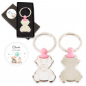 Chaveiro rosa para bebê em caixa personalizada para mais detalhes