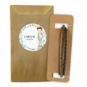 Pulseira de três cordões em envelope kraft e adesivo de comunhão personalizado para menino