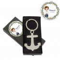 Chaveiro de âncora prateada em caixa de apresentação personalizada com adesivo de comunhão