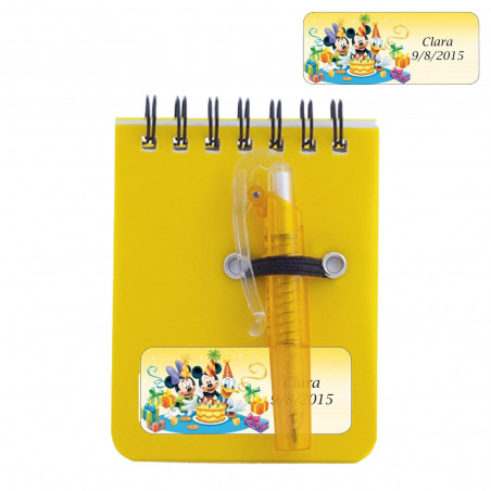 Caderno com caneta personalizada com adesivo do Mickey e amigos para aniversário