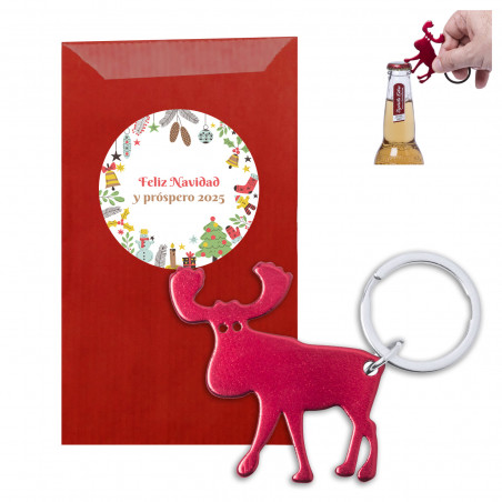 Chaveiro abridor em forma de rena na cor vermelha em envelope kraft com adesivo personalizado de natal para detalhes de bares