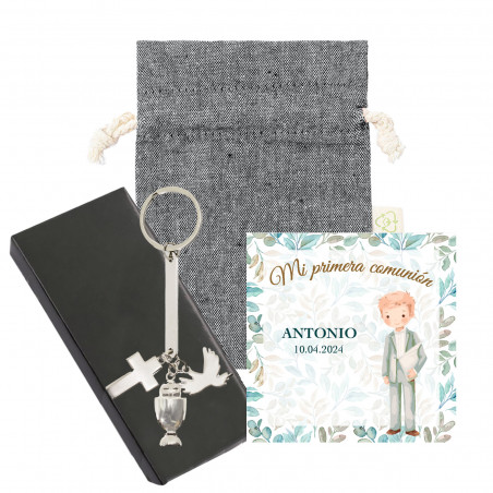 Chaveiro prateado com charm de comunhão em estojo de apresentação e bolsa preta de algodão e cartão para comunhão de menino