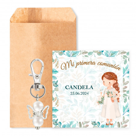 Chaveiro anjo da guarda com cartão de agradecimento personalizado em envelope kraft para lembranças de comunhão