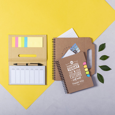 Bloco de notas e post-it com caneta