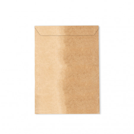 Alfombrinha porta-retratos amarela em envelope de papel kraft personalizado com adesivo de bebê para detalhes de batizados