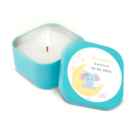 Vela aromática em caixa metálica azul com adesivo personalizado para batizados