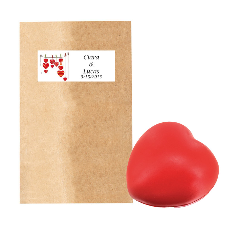 Coração antiestresse vermelho em envelope de kraft com adesivo personalizado