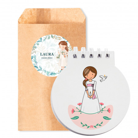 Caderno para primeira comunhão menina em envelope kraft com adesivo personalizado para detalhes