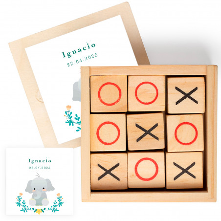 Três em linha em caixa de madeira com adesivo 5x5 cm design de elefante para detalhes de batizado