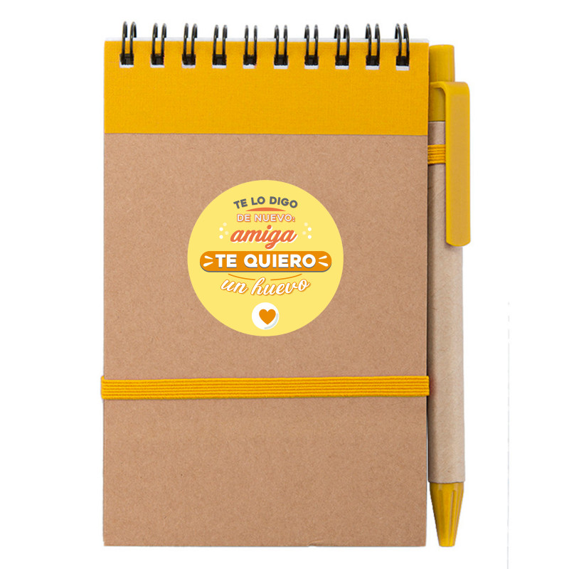 Caderno e caneta com adesivo simpático para detalhes amigas