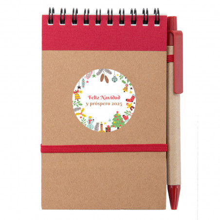 Bloco de notas com caneta e adesivo de natal para detalhes